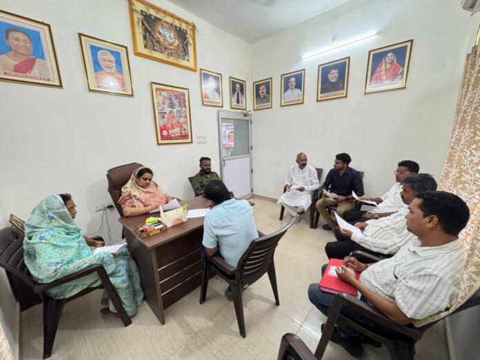 पीआईसी बैठक में उपस्थित सदस्य