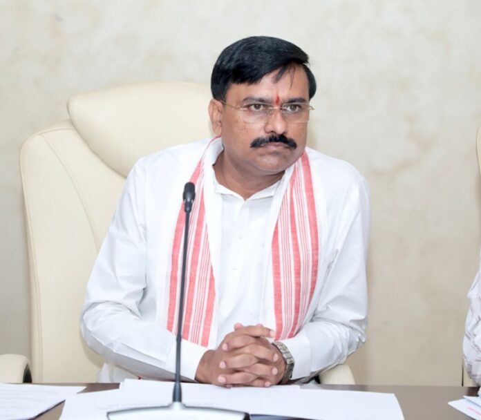 राज्यमंत्री धर्मेन्द्र भाव लोधी समीक्षा बैठक राज्यमंत्री धर्मेन्द्र भाव लोधी समीक्षा बैठक