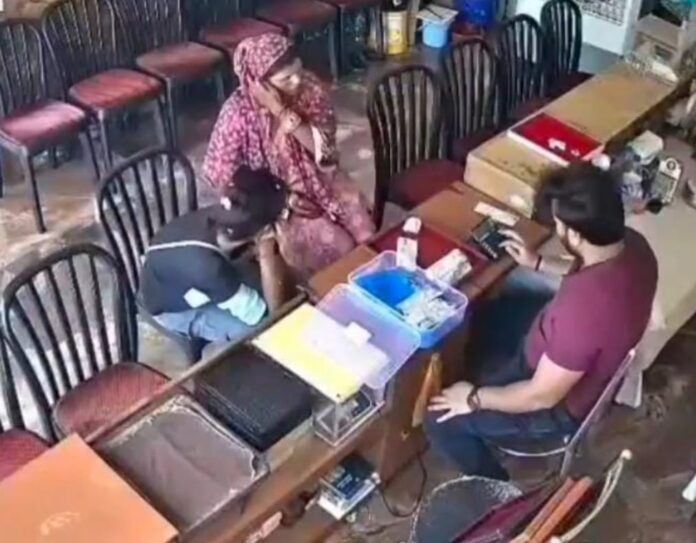 वायरल वीडियो सर्राफा दुकान में वायरल वीडियो सर्राफा दुकान में