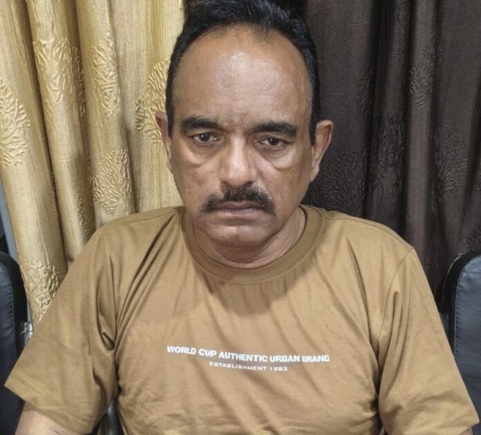 बिजली चोरी मामले में गिरफ्तार बिजली चोरी मामले में गिरफ्तार