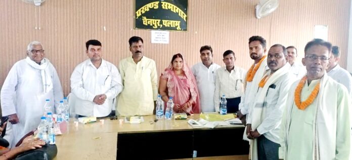 तीन नेताओं को विदाई देते हुए पंसस