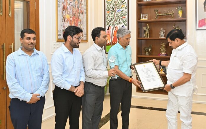 मुख्यमंत्री से मिले नगरीय विकास विभाग के अधिकारी