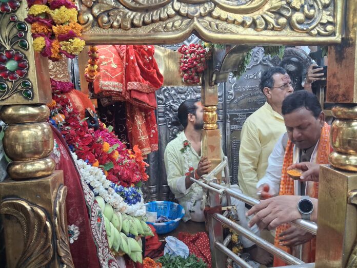 भाजपा प्रदेश अध्यक्ष पंकज चौधरी विंध्यवासिनी मंदिर