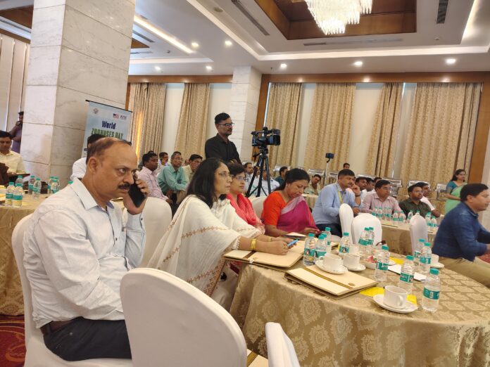 चिकित्सक कार्यशाला में भाग लेते हुए