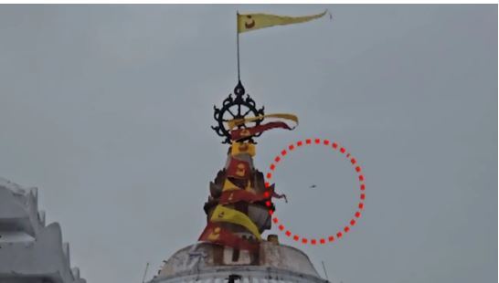 मंदिर परिसर में उड़ता ड्रोन वीडियो मंदिर परिसर में उड़ता ड्रोन वीडियो