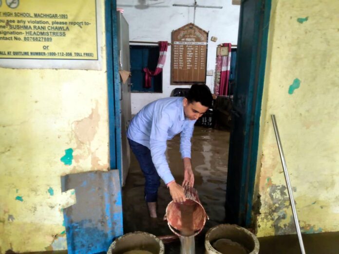 सरकारी स्कूल में वर्षा जल संचयन का वीडियो सरकारी स्कूल में वर्षा जल संचयन का वीडियो