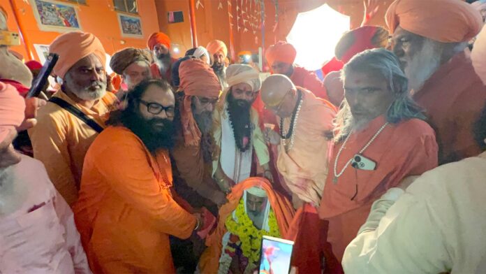 कांची में उदासीन अखाड़ा का समारोह की तस्वीर
