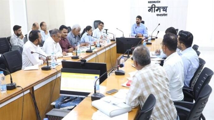 नीमच कलेक्टर नगरीय निकाय समीक्षा बैठक