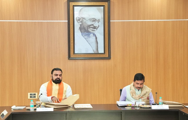 मुख्यमंत्री सम्राट और प्रहलाद जोशी मुख्यमंत्री सम्राट और प्रहलाद जोशी