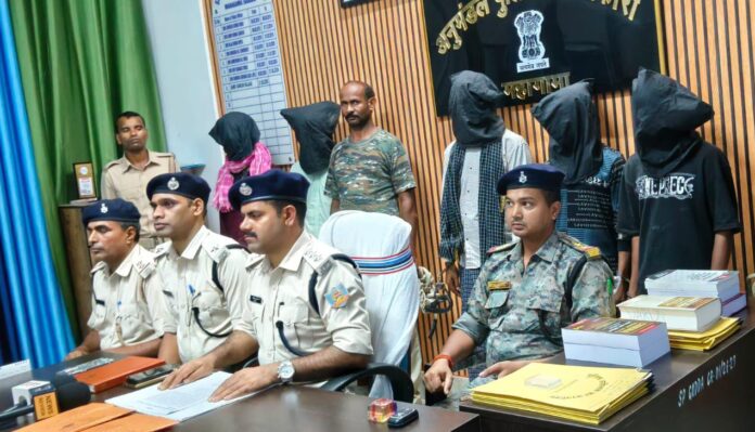 पुलिस जानकारी देते हुए पुलिस ने आरोपी को गिरफ्तार किया