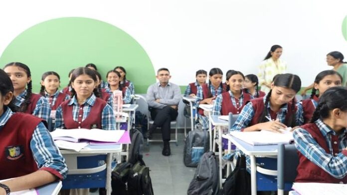 कलेक्टर सांदीपनी विद्यालय में कलेक्टर सांदीपनी विद्यालय में