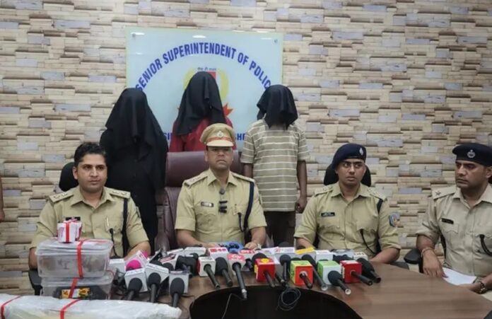 गिरफ्तार आरोपी की जानकारी देते एसएसपी गिरफ्तार आरोपी की जानकारी देते एसएसपी