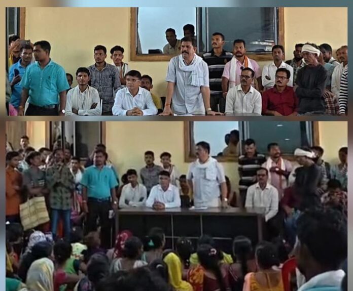 नक्सल मामलों में परिजनाें की मांग