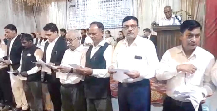 शपथ लेते अधिवक्ता ने दी अपनी पहली कोरोना के बाद की पहली पेशी