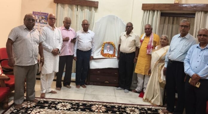 मालवीय मिशन के पदाधिकारी श्रद्धांजलि सभा में