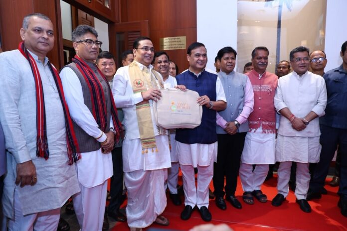 असम विधानसभा बजट पेश करने की तस्वीर असम विधानसभा बजट पेश करने की तस्वीर