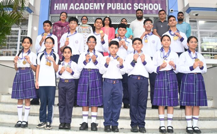 होनहार छात्रों का शानदार प्रदर्शन