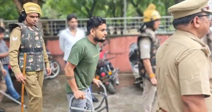 दोषी को सजा सुनाई जाने के बाद जेल जाना पड़ता है