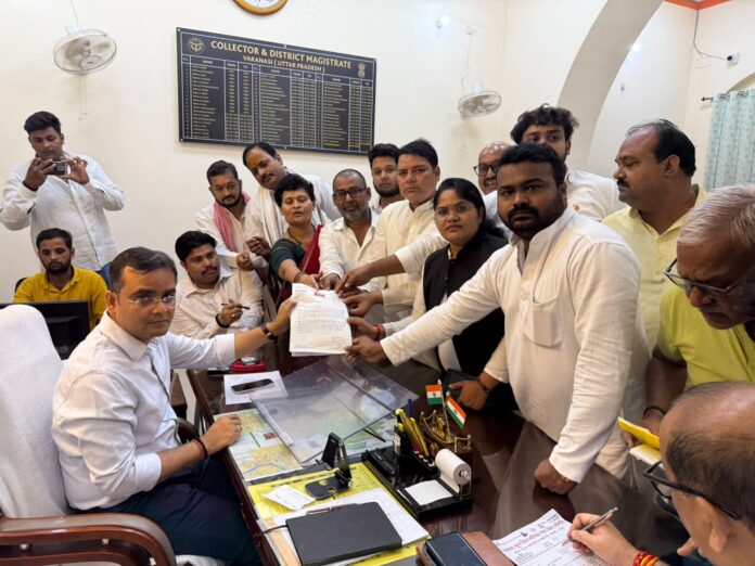सपा प्रतिनिधि मंडल जिलाधिकारी से मिला