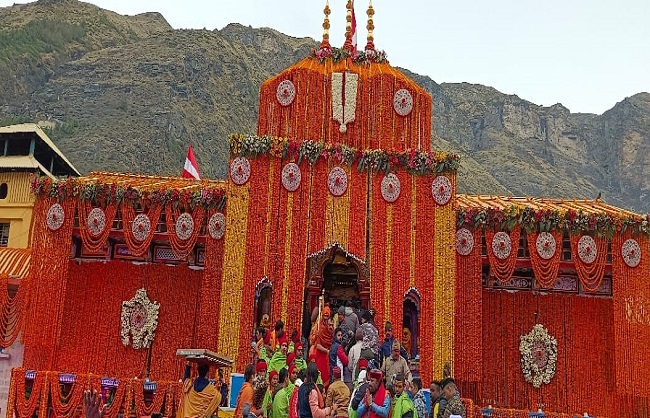 बद्रीनाथ धाम की सुंदर तस्वीर बद्रीनाथ धाम की सुंदर तस्वीर