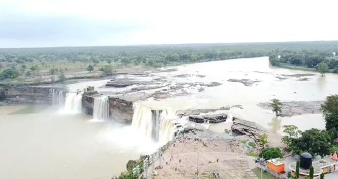 चित्रकोट जलप्रपात में मानसूनी बारिश चित्रकोट जलप्रपात में मानसूनी बारिश