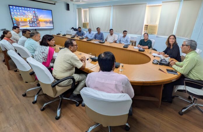 कुलपति प्रो विनोद वर्मा फ्रांस के साथ कुलपति प्रो विनोद वर्मा फ्रांस के साथ