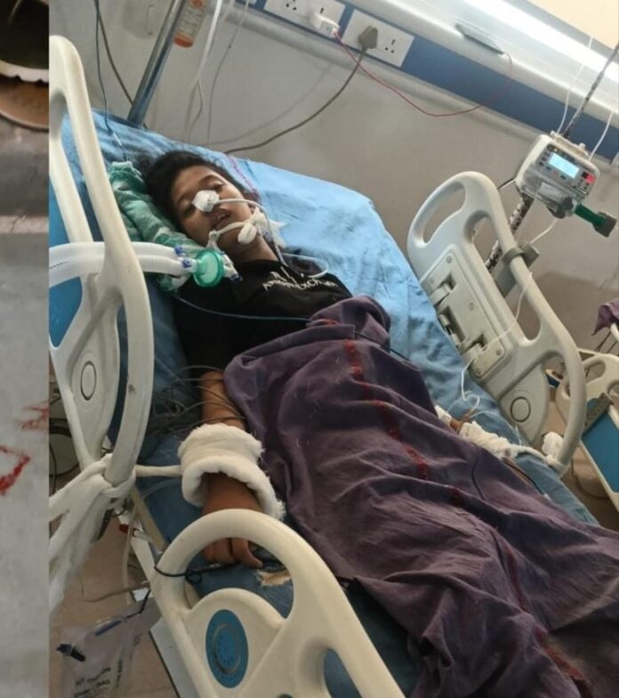 अस्पताल में उपचाराधीन छात्र की फोटो अस्पताल में उपचाराधीन छात्र की फोटो