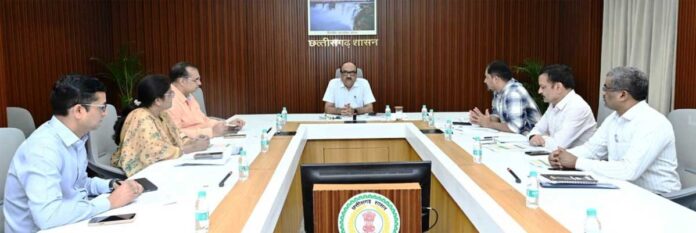 मुख्य सचिव विकासशील बैठक में कार्यों की समीक्षा