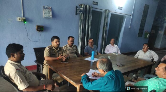 कॉलेज प्रबंधन और पुलिस अधिकारी की मुलाकात
