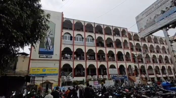 धनबाद न्यायालय का दृश्य