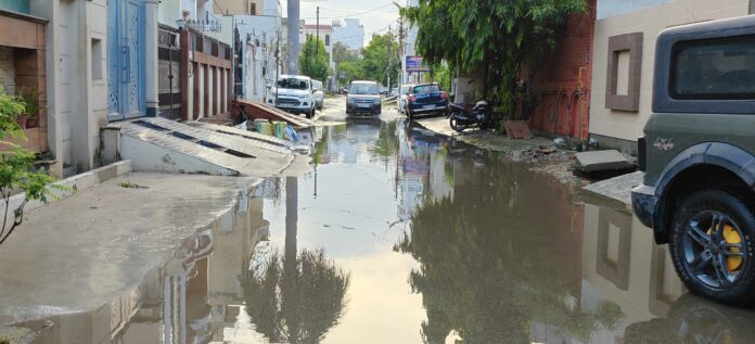मुरादाबाद में बारिश का पानी भरा