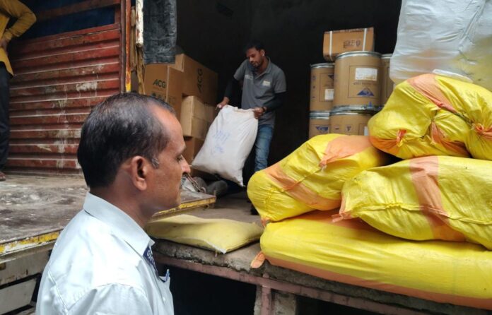 उज्जैन प्लास्टिक कचरा जब्ती की तस्वीर उज्जैन प्लास्टिक कचरा जब्ती की तस्वीर