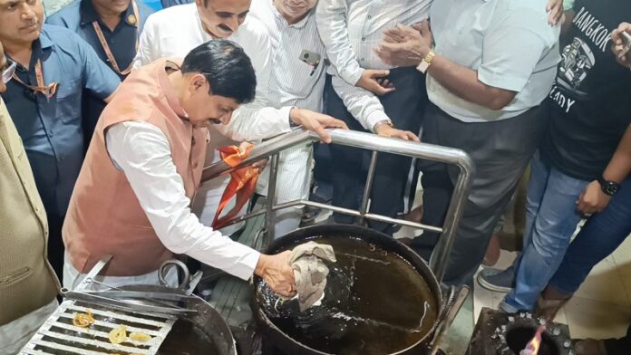 मुख्यमंत्री जलेबी बनाते हुए वीडियो मुख्यमंत्री जलेबी बनाते हुए वीडियो