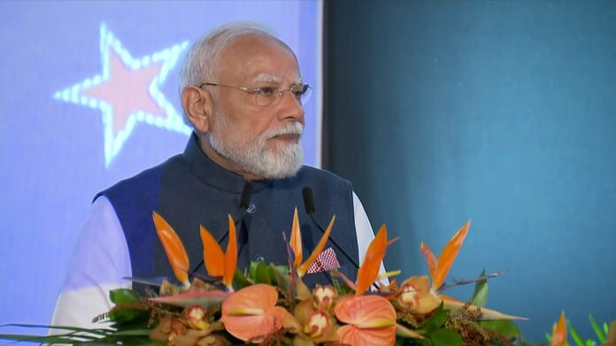 प्रधानमंत्री नरेन्द्र मोदी न्यूजीलैंड के प्रधानमंत्री के साथ प्रधानमंत्री नरेन्द्र मोदी न्यूजीलैंड के प्रधानमंत्री के साथ