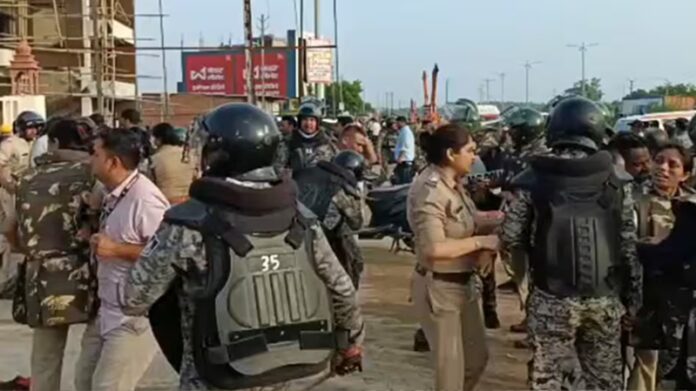 दतिया चक्काजाम में नरोत्तम मिश्रा समर्थक दतिया चक्काजाम में नरोत्तम मिश्रा समर्थक