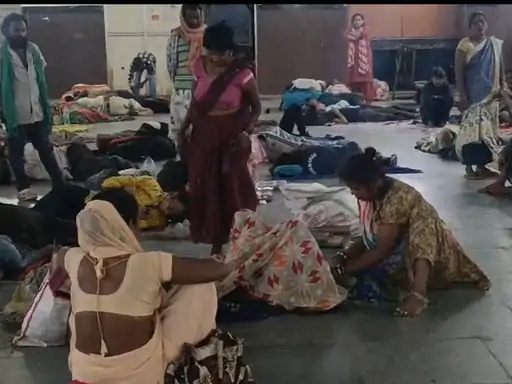 सतना रेलवे स्टेशन में जन्म देना सतना रेलवे स्टेशन में जन्म देना