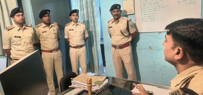 एसएसपी निरीक्षण करते हुए एसएसपी निरीक्षण करते हुए
