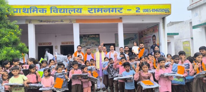 भाजपा जिला अध्यक्ष ने बच्चों को निशुल्क बाइक वितरित की