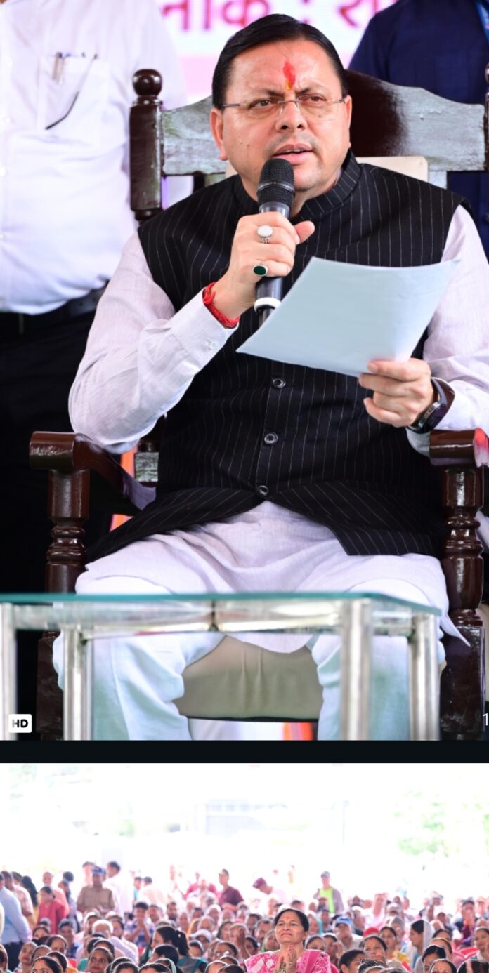 मुख्यमंत्री जनसेवा शिविर में लोग