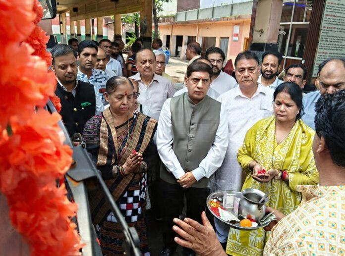 सांसद कल्पना सैनी बस लोकार्पण