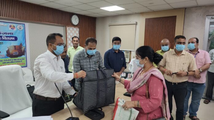सारण टीवी मरीजों को पोषण की टोकरी सारण टीवी मरीजों को पोषण की टोकरी