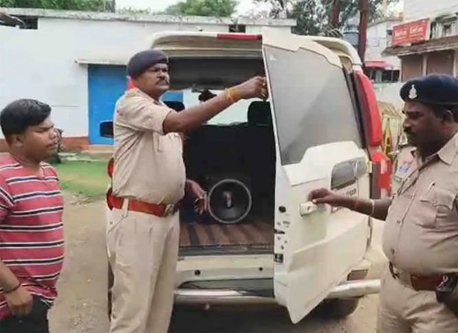 स्कॉर्पियो पर जुर्माना लगाया गया स्कॉर्पियो पर जुर्माना लगाया गया