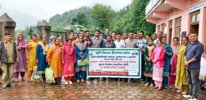 किसान प्रशिक्षण में भाग लेने वाले किसान