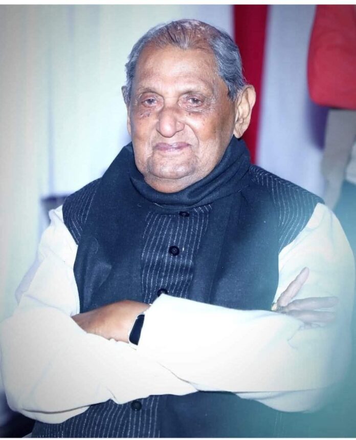 समाजवादी नेता रेवती रमण सिंह की फोटो समाजवादी नेता रेवती रमण सिंह की फोटो