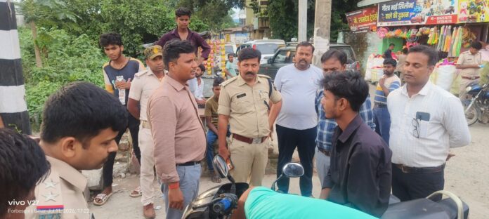 अररिया फोटो एसडीएम कार्रवाई करते हुए