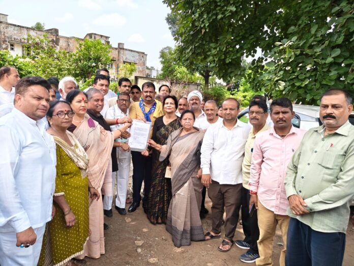 कांग्रेसी नेता स्मार्ट मीटर विरोध में