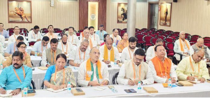 भाजपा की बैठक में प्रदेश पदाधिकारी