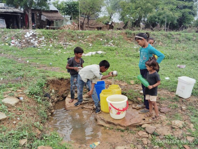 कामापुर कला गांव में मुसहर आदिवासी बस्ती की तस्वीरें कामापुर कला गांव में मुसहर आदिवासी बस्ती की तस्वीरें