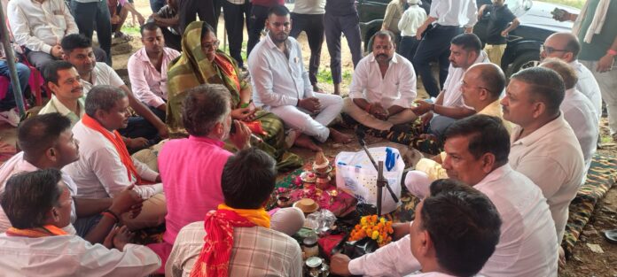 राज्यमंत्री कृष्णा पासवान भूमि पूजन करती