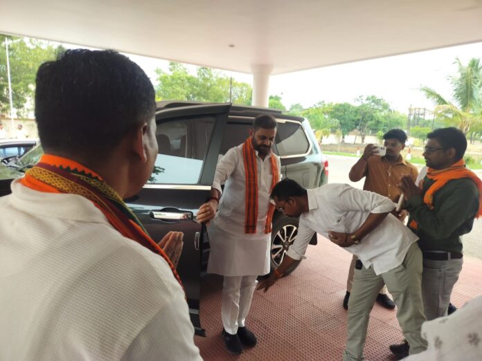 प्रदेश महामंत्री लोहरसी रेस्टहाउस में प्रदेश महामंत्री लोहरसी रेस्टहाउस में